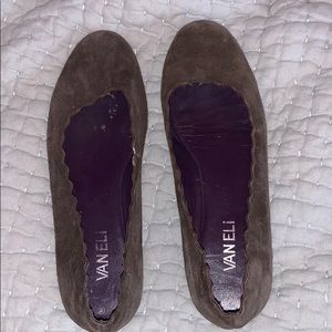 Vaneli suede brown scallop flat
